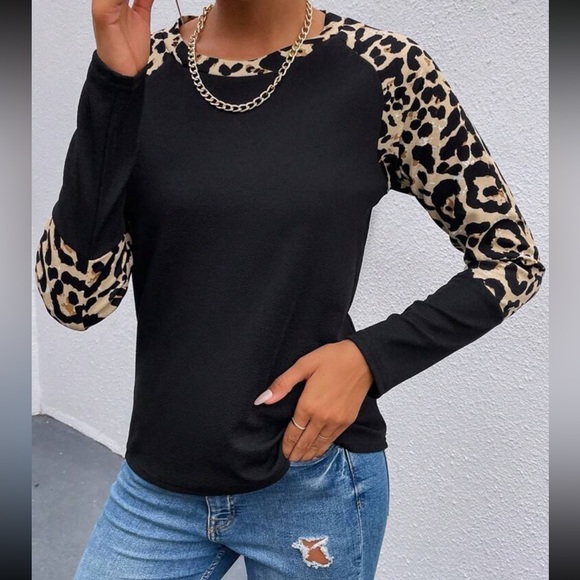 Leopard print contrast sleeve top - Picture 3 of 10